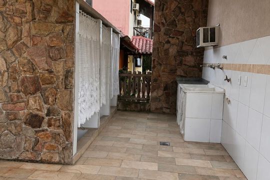 Área de serviço de casa de condomínio para alugar com 2 quartos, 100m² em Várzea das Moças, Niterói