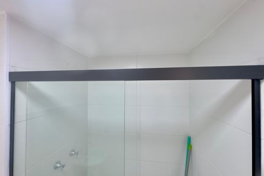 Banheiro de apartamento à venda com 2 quartos, 44m² em Picanço, Guarulhos