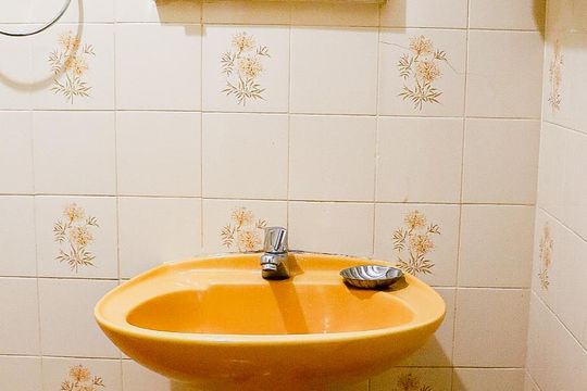 Banheiro social de casa de condomínio para alugar com 3 quartos, 150m² em Unamar, Cabo Frio