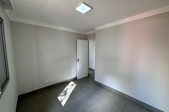 Apartamento para alugar com 3 quartos, 58m² em Jardim Caiapiá, Cotia