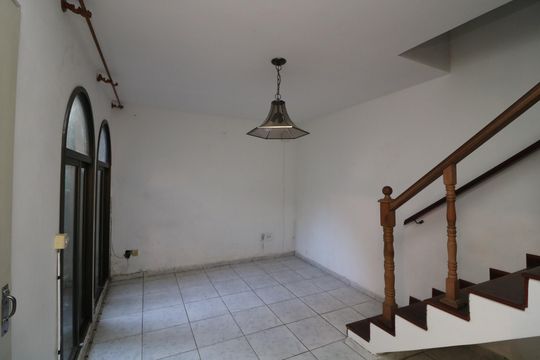 Casa para alugar com 2 quartos, 100m² em Quinta da Paineira, São Paulo