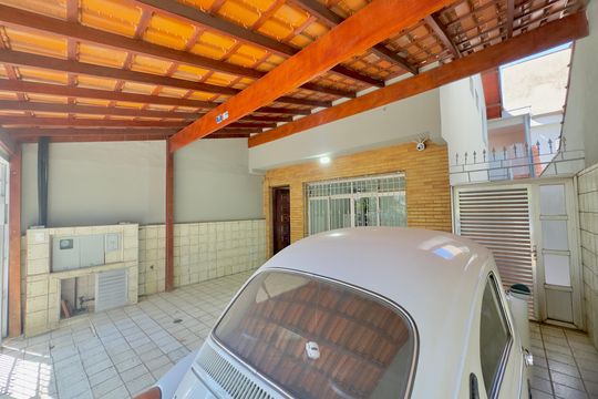Garagem de casa à venda com 4 quartos, 113m² em Vila Augusta, Guarulhos