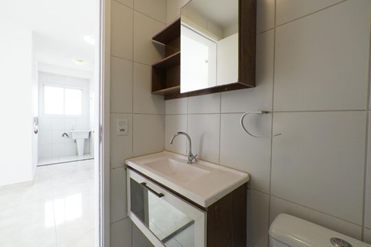 Banheiro de apartamento para alugar com 2 quartos, 39m² em Cambuci, São Paulo