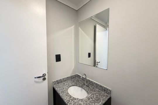 Banheiro de kitnet/studio para alugar com 1 quarto, 26m² em Belenzinho, São Paulo