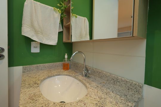 Banheiro de kitnet/studio à venda com 1 quarto, 32m² em Liberdade, São Paulo