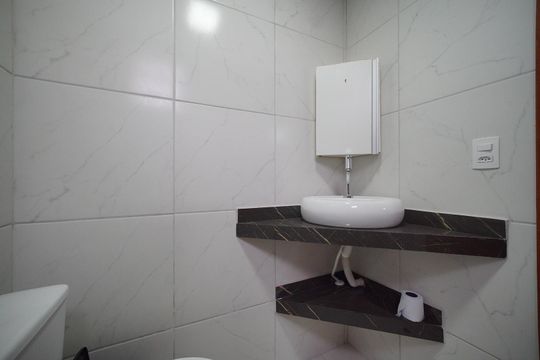 Banheiro de casa para alugar com 1 quarto, 35m² em Campeche Central, Florianópolis