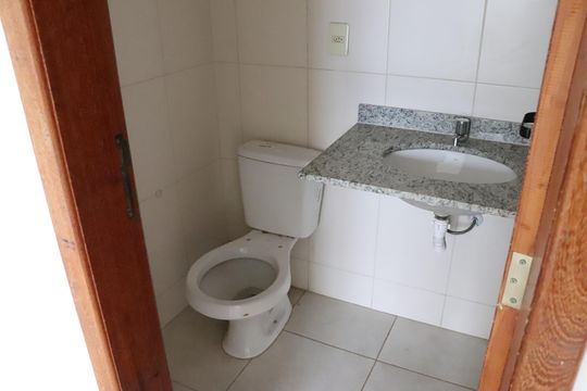 Banheiro da Suíte de apartamento para alugar com 1 quarto, 57m² em Parque São Caetano, Campos dos Goytacazes