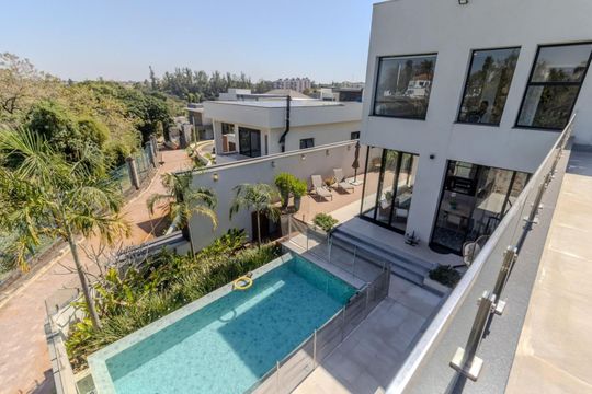 Vista de casa para alugar com 6 quartos, 400m² em Swiss Park, Campinas