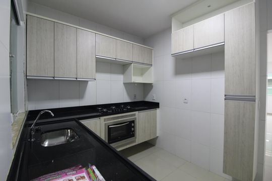 Cozinha de casa de condomínio para alugar com 2 quartos, 150m² em Jacarepaguá, Rio de Janeiro