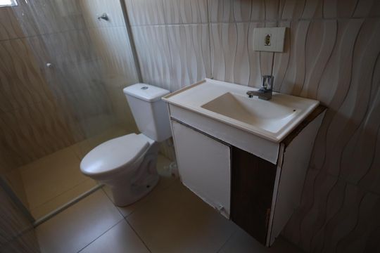 Banheiro de casa para alugar com 2 quartos, 45m² em Jardim Mutinga, Osasco