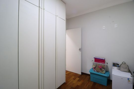 Quarto 2 de casa para alugar com 3 quartos, 250m² em Jardim Karaíba, Uberlândia
