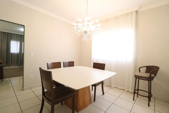 Sala de Jantar de casa para alugar com 3 quartos, 250m² em Jardim Karaíba, Uberlândia