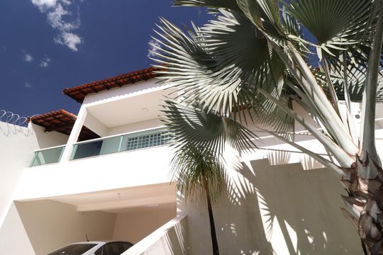 Fachada de casa para alugar com 3 quartos, 250m² em Jardim Karaíba, Uberlândia