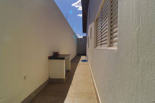 Área de Serviço de casa para alugar com 3 quartos, 250m² em Jardim Karaíba, Uberlândia
