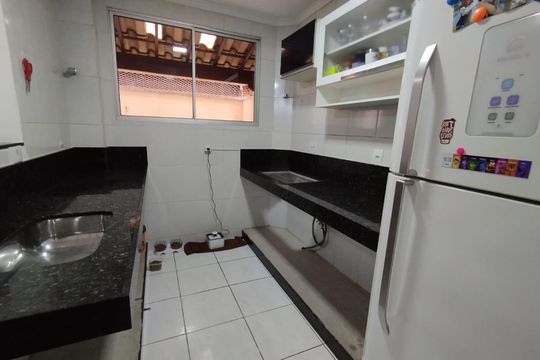 Cozinha de apartamento à venda com 2 quartos, 58m² em Fonte Grande, Contagem