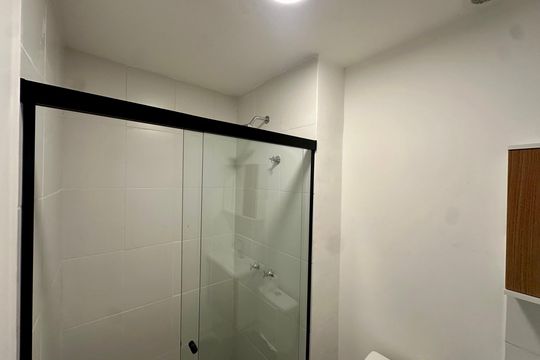 Banheiro de apartamento para alugar com 2 quartos, 43m² em Várzea de Baixo, São Paulo