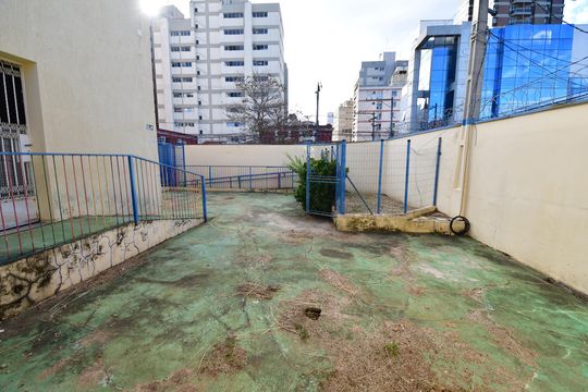 Quintal de casa à venda com 4 quartos, 644m² em Centro, Campinas