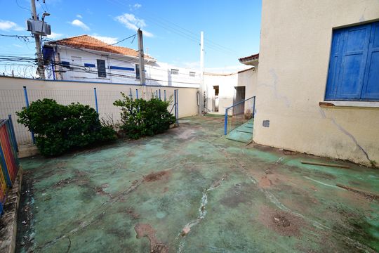 Quintal de casa à venda com 4 quartos, 644m² em Centro, Campinas