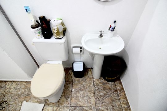 Banheiro de apartamento para alugar com 2 quartos, 50m² em Jardim Indaia, Ferraz de Vasconcelos