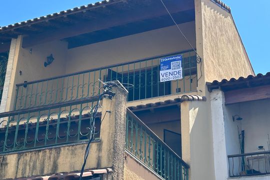 Fachada + placa de casa à venda com 3 quartos, 240m² em Todos Os Santos, Rio de Janeiro