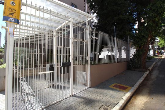 Fachada de apartamento à venda com 2 quartos, 82m² em Vila Olímpia, São Paulo