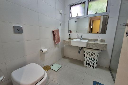 Banheiro de apartamento à venda com 4 quartos, 155m² em Chácara Santo Antônio, São Paulo