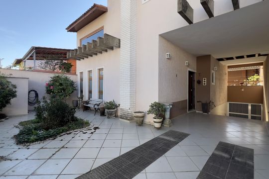 Área externa de casa à venda com 3 quartos, 411m² em Jardim Maia, Guarulhos