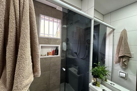 Banheiro da Suíte 1 de casa à venda com 6 quartos, 276m² em Jardim do Líbano, Barueri