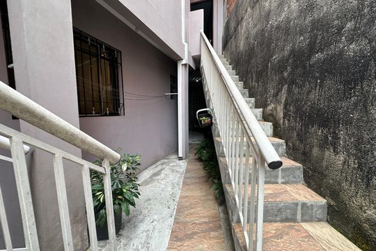 Quintal de casa à venda com 6 quartos, 276m² em Jardim do Líbano, Barueri