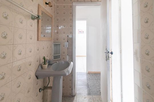 Banheiro de apartamento para alugar com 3 quartos, 50m² em Cavalhada, Porto Alegre