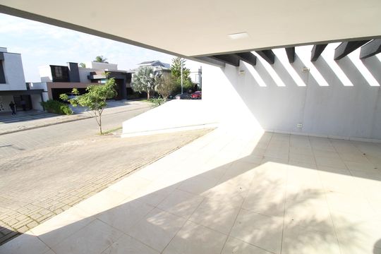 Garagem de casa de condomínio para alugar com 5 quartos, 350m² em Condomínio Reserva do Paratehy, São José dos Campos