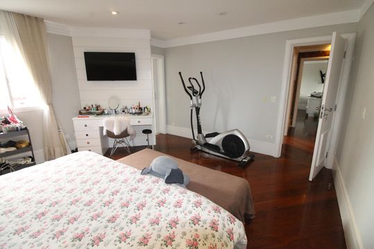 Suíte 3 de apartamento para alugar com 4 quartos, 370m² em Vila Adyana, São José dos Campos