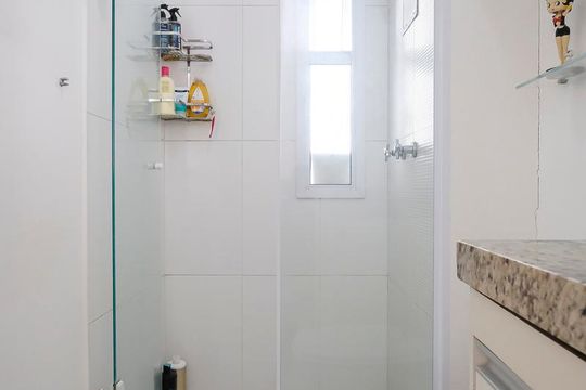 Banheiro da suíte de apartamento à venda com 3 quartos, 80m² em Vila Caminho do Mar, São Bernardo do Campo