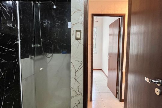 Banheiro Social de apartamento para alugar com 2 quartos, 85m² em Copacabana, Rio de Janeiro