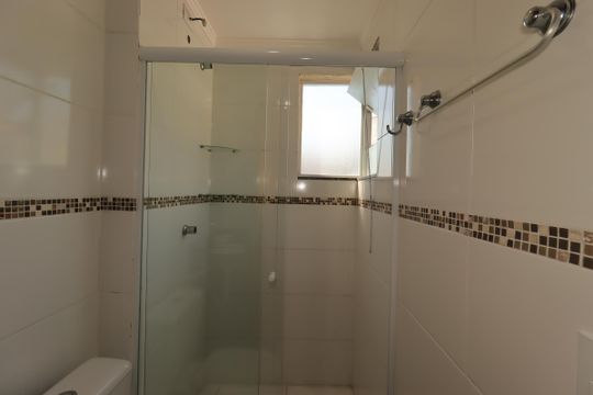 Banheiro da Suíte de apartamento para alugar com 2 quartos, 55m² em Vila Bela Vista, Santo André