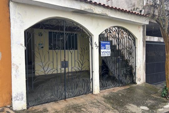 Fachada de casa à venda com 5 quartos, 197m² em Jardim Claudia, São Bernardo do Campo
