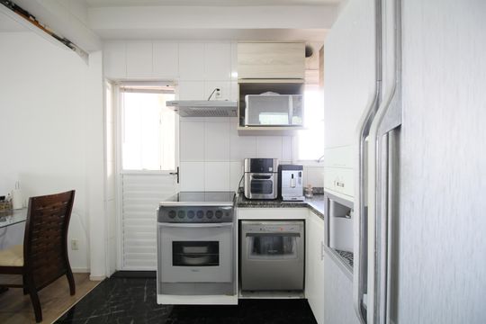 Cozinha - Armários de apartamento para alugar com 2 quartos, 102m² em Jardim Monte Kemel, São Paulo