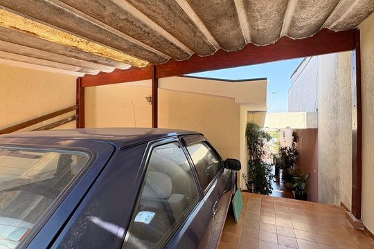 Garagem de casa à venda com 2 quartos, 110m² em Vila Pereira Barreto, São Paulo