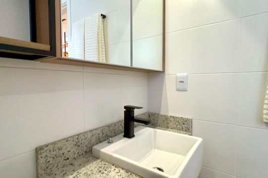 Banheiro de kitnet/studio para alugar com 1 quarto, 29m² em Jardins, São Paulo