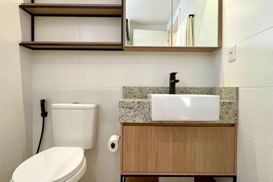 Banheiro de kitnet/studio para alugar com 1 quarto, 29m² em Jardins, São Paulo