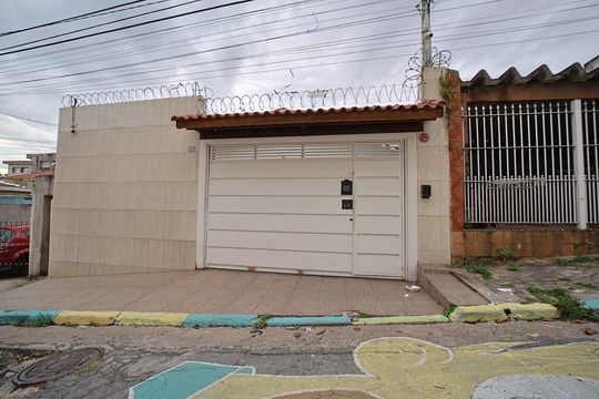 Fachada de casa à venda com 2 quartos, 176m² em Vila Marieta, São Paulo