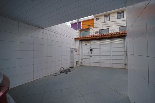 Garagem de casa à venda com 2 quartos, 176m² em Vila Marieta, São Paulo