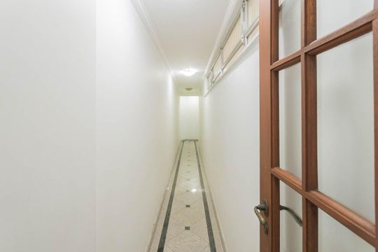 Corredor de apartamento à venda com 4 quartos, 245m² em Grajaú, Rio de Janeiro