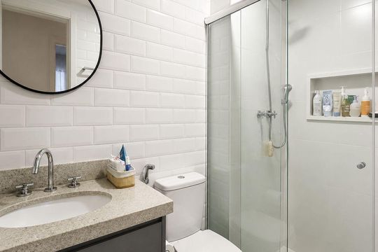 Banheiro de apartamento à venda com 2 quartos, 95m² em Jardim Prudência, São Paulo