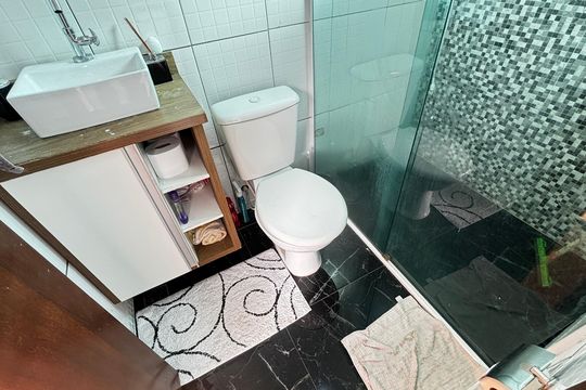 Banheiro da Suíte de casa para alugar com 3 quartos, 110m² em Jardim Santo André, Santo André