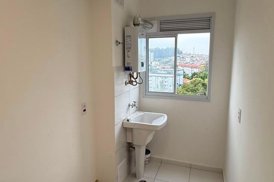 Área de serviço de apartamento para alugar com 2 quartos, 42m² em Vila Silvia, São Paulo