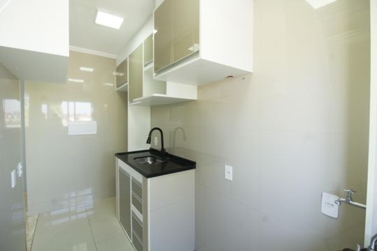 Cozinha de apartamento para alugar com 2 quartos, 42m² em Vila Jaraguá, São Paulo