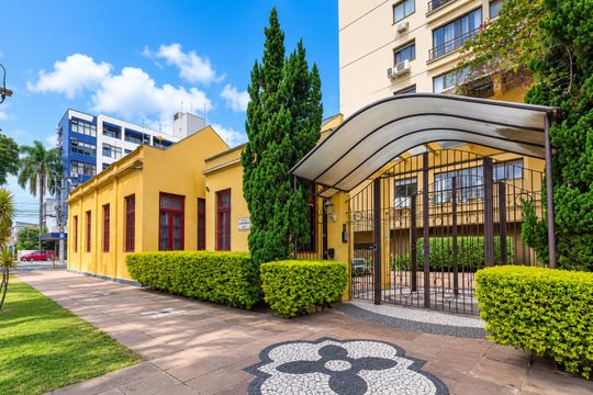 Fachada de apartamento para alugar com 3 quartos, 70m² em São Geraldo, Porto Alegre