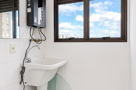 Área de serviço de apartamento para alugar com 3 quartos, 70m² em São Geraldo, Porto Alegre