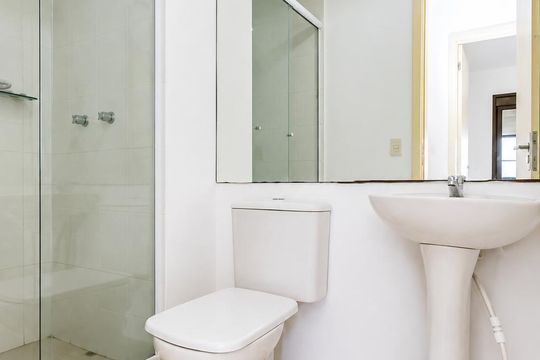 Banheiro de apartamento para alugar com 3 quartos, 70m² em São Geraldo, Porto Alegre